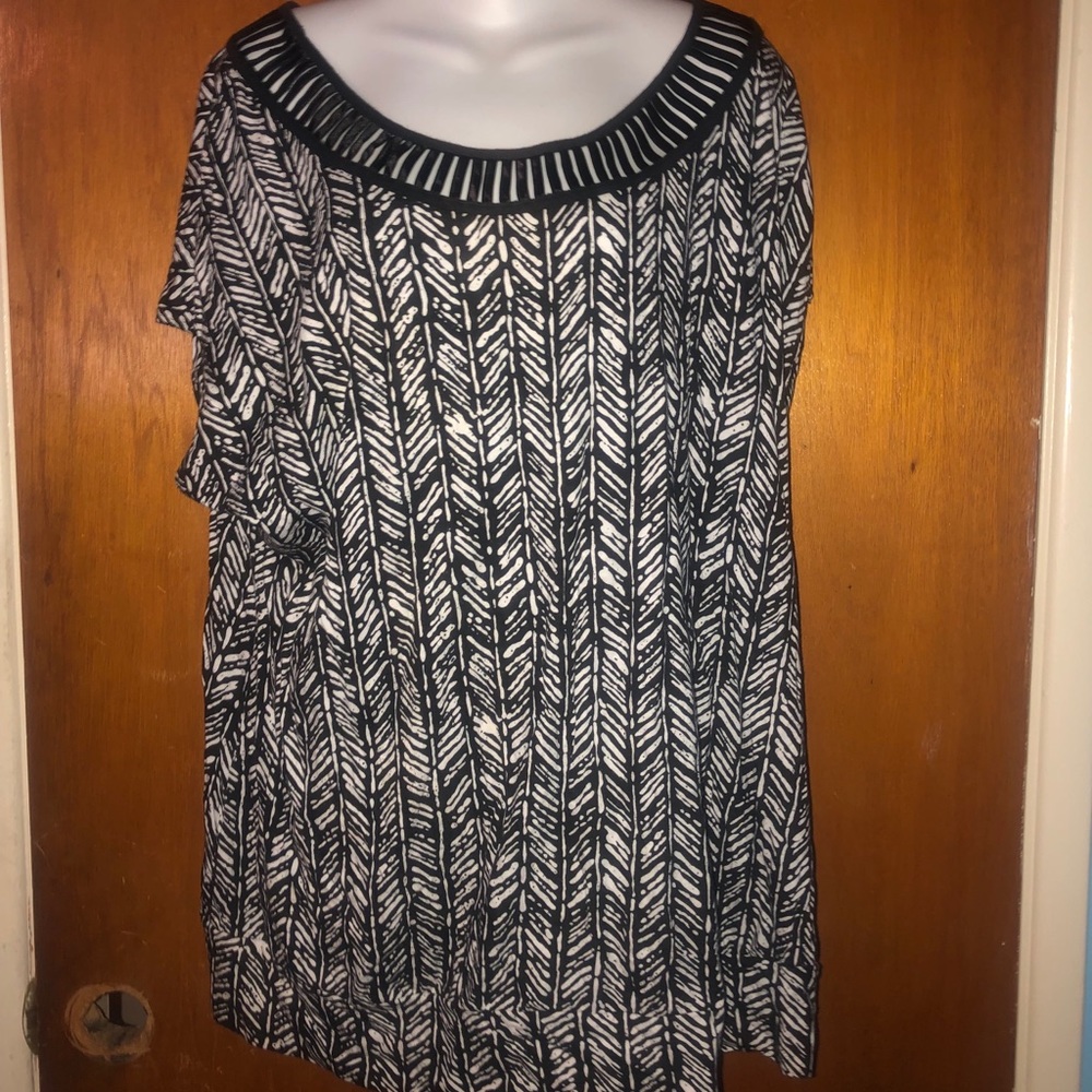Lane Bryant 22/24 Aztec Tribal Cut Out Scoop Neck